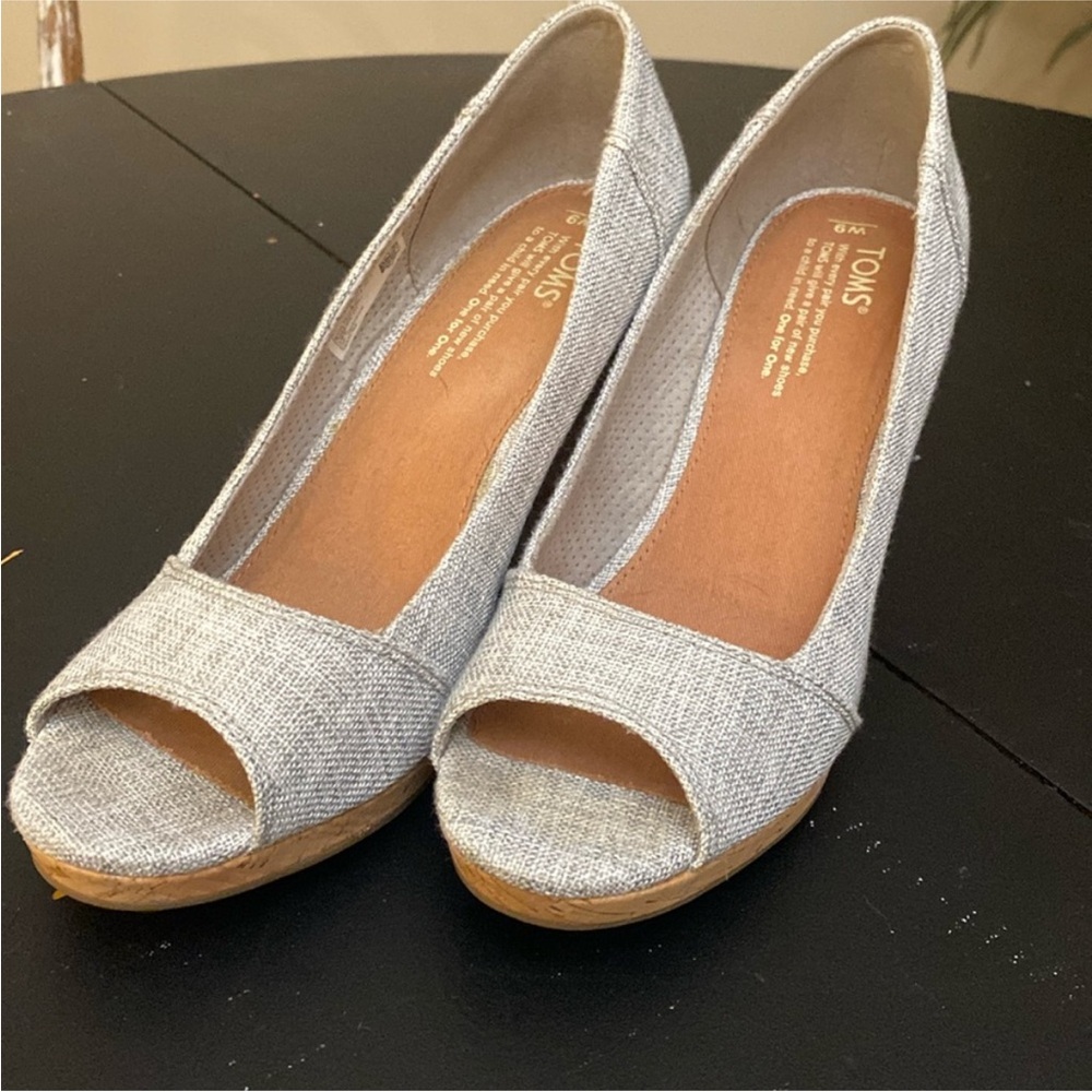 TOMS Gray Peep Toe Wedge Heels Women’s Size 9 Cork Platform